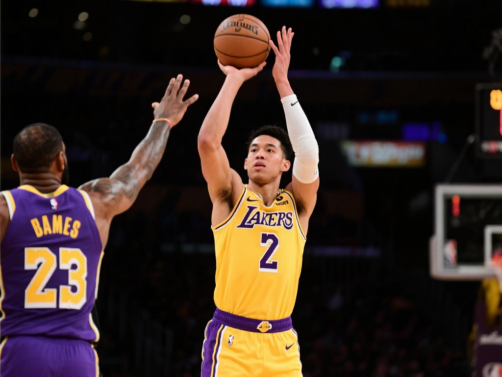 詹姆斯助攻八村垒三分，湖人三节险胜领先5分