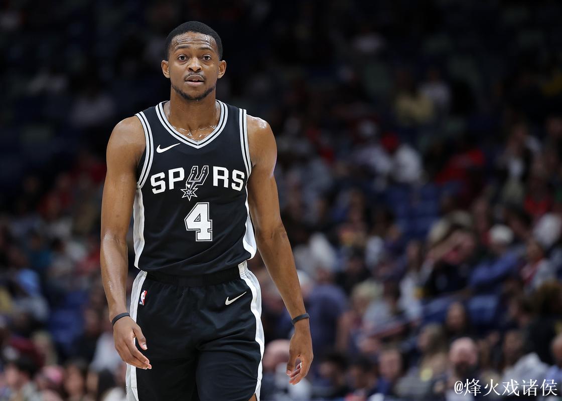 决赛前夜！马刺社媒发布福克斯现身球员训练照片